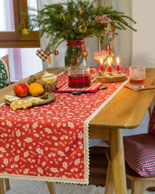 🎁 Červený žakár, krajka a vánoční atmosféra ❤️💚 Běhoun, který udělá ze stolu sváteční místo. 👉 Podívejte se na naši...